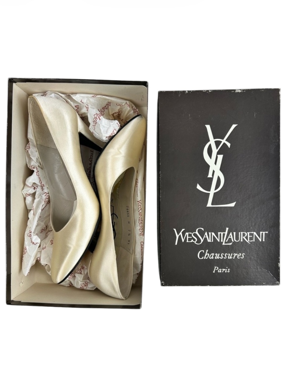 Yves Saint Laurent Cream Heels with Pointed Toe